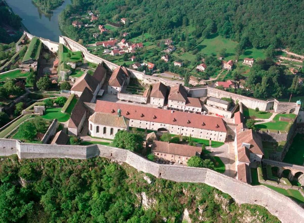 Gite 3 Etoiles "Entre Sources Et Riviere" Besancon Vaire-le-Grand Bagian luar foto