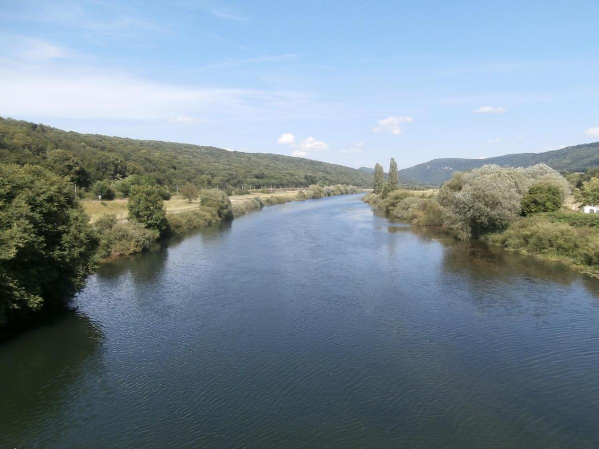 Gite 3 Etoiles "Entre Sources Et Riviere" Besancon Vaire-le-Grand Bagian luar foto